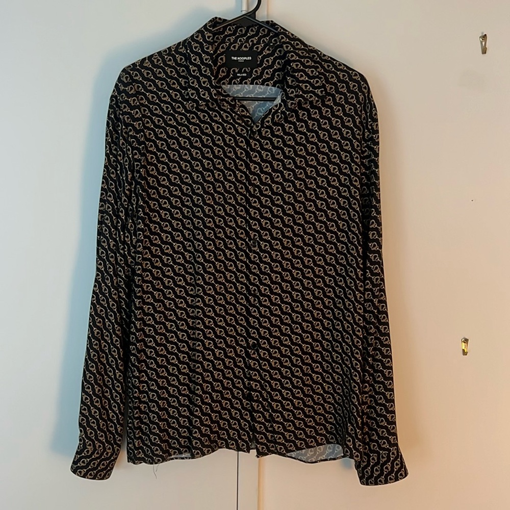 The Kooples
Men’s button down shirt
Size M
Relaxed fit

Used